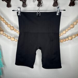 Spanx Look at Me Now Seamless Black Bike Shorts